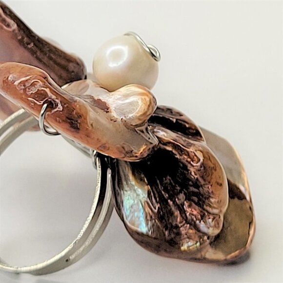 Brown Sea Shell Freshwater Pearl Bead Asymmetric Flower Adjustable Ring - Picture 11 of 13
